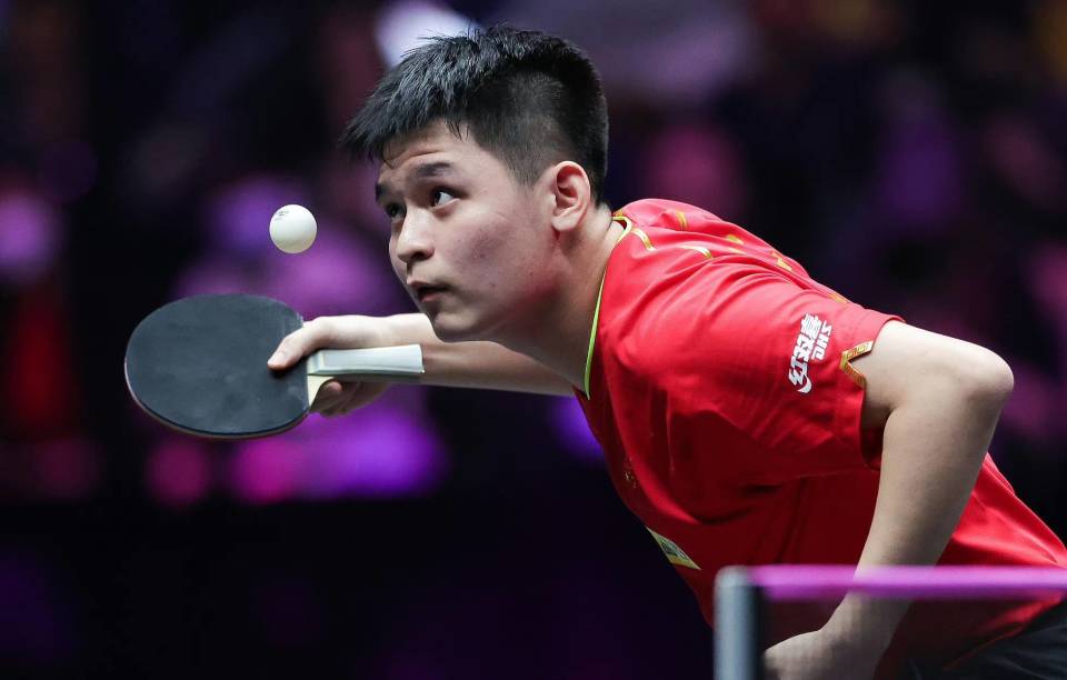 开云棋牌APP包含费耶诺德训练开放日，赛后单刀错失引欢呼，葡超在即，临场指挥获称赞的词条